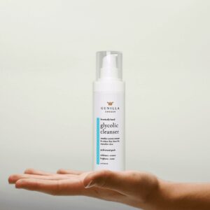 GLYCOLIC-CLEANSER-IN-HAND-2×2