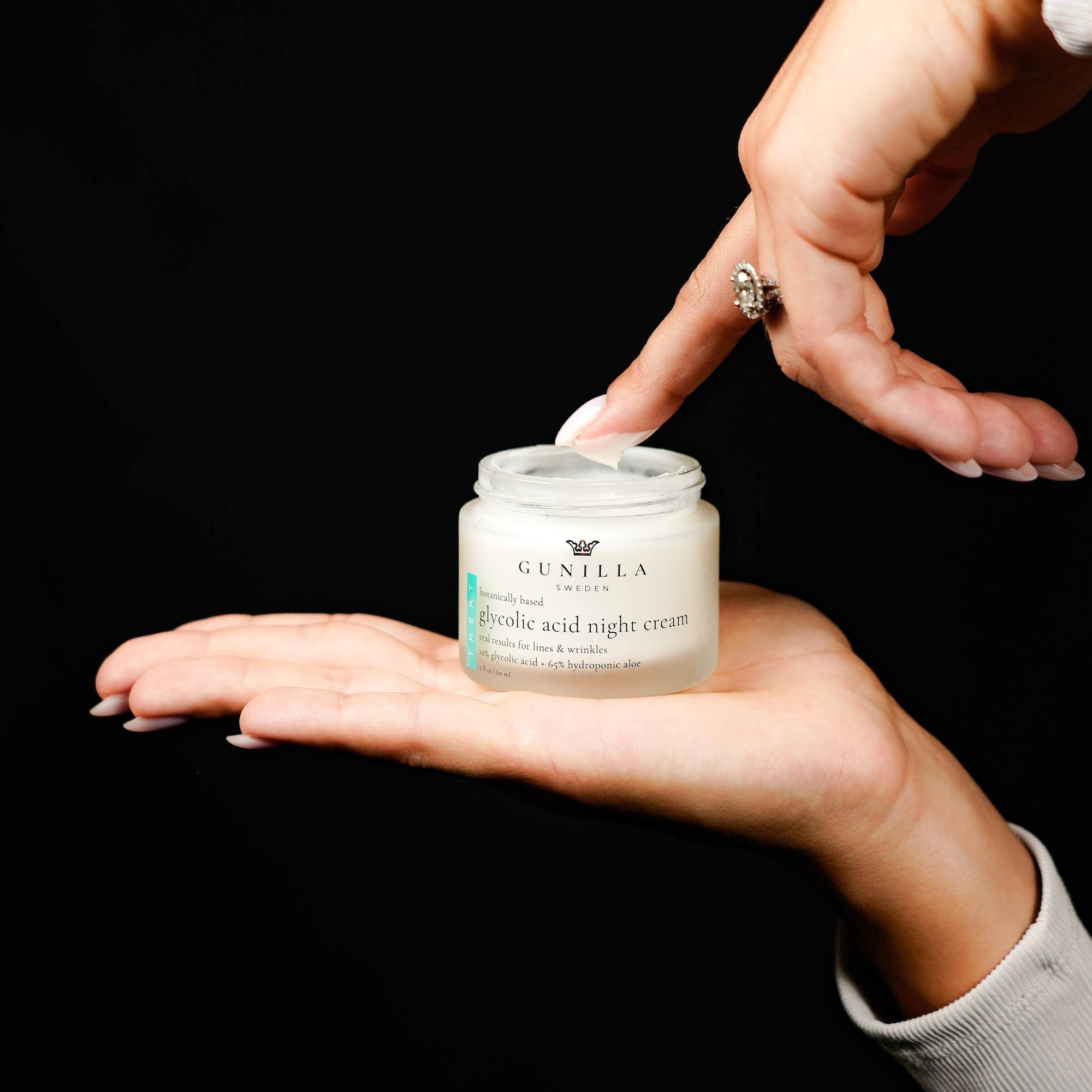 GUNILLA Glycolic Night Cream Dab_2